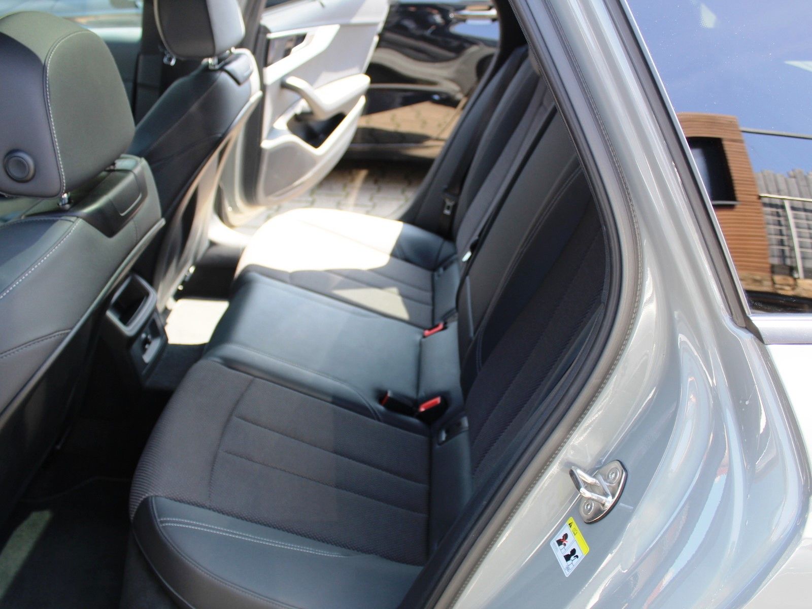 Audi A4 35 TFSI S line - Samsaru's Car Outlet