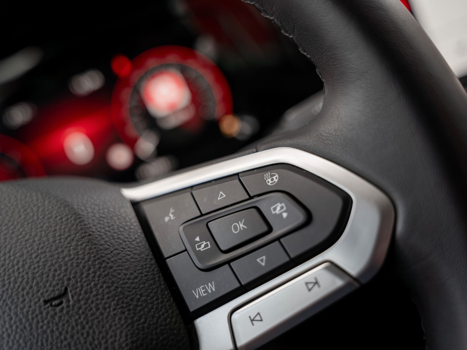 Volkswagen Golf Life 1.5 eTSI DSG - Samsaru's Car Outlet
