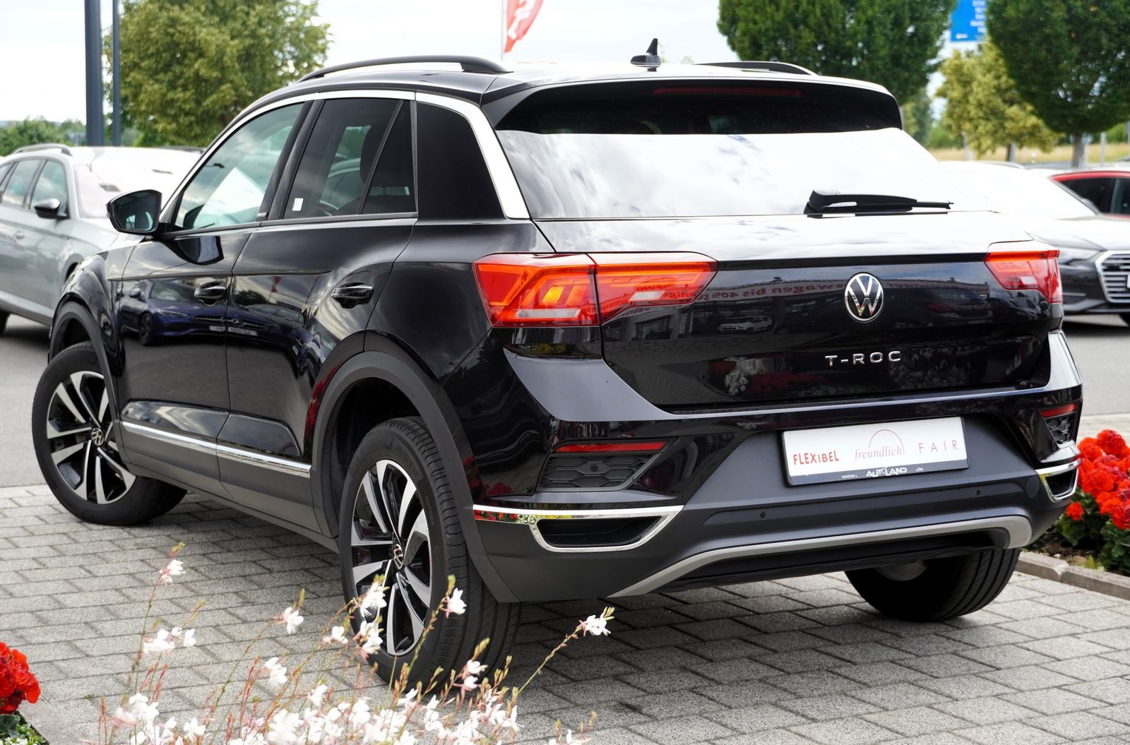 Volkswagen T-Roc 1.0 TSI United - Samsaru's Car Outlet