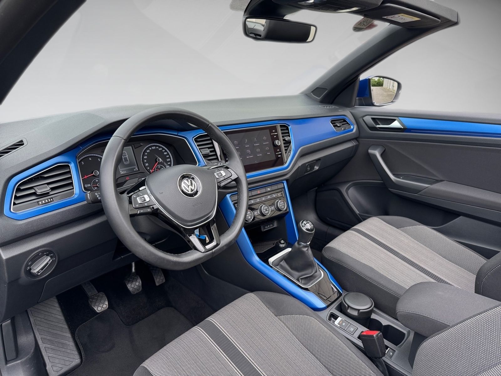 Volkswagen T-Roc 1.5 TSI Style - Samsaru's Car Outlet