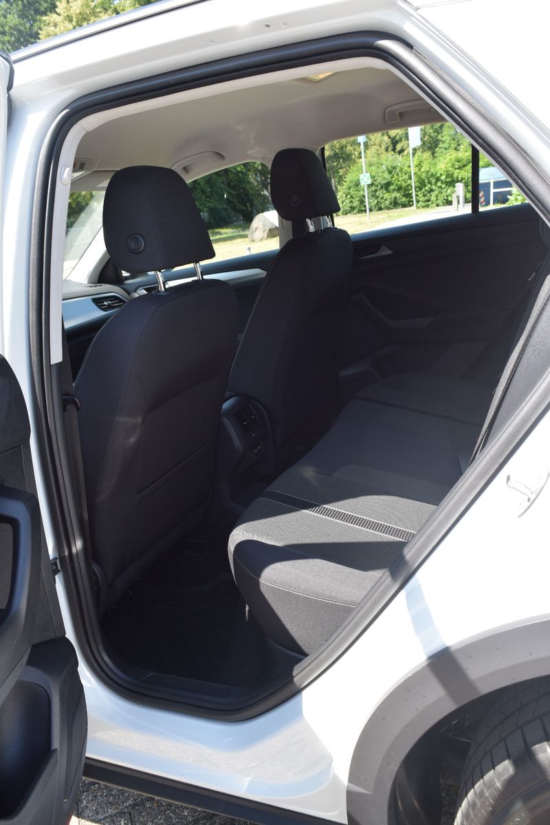 Volkswagen T-Roc Life - Samsaru's Car Outlet