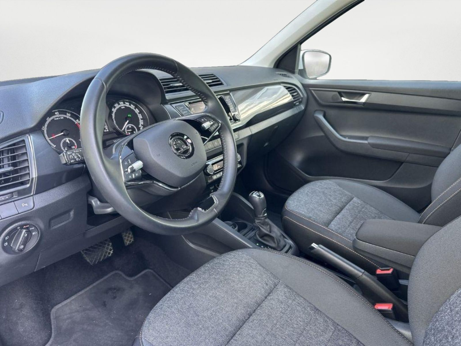Skoda Fabia Combi 1.0TSI DSG - Samsaru's Car Outlet