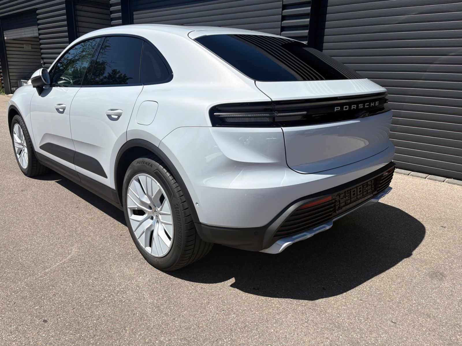 Porsche Macan Electric 4 S - Samsaru's Car Outlet