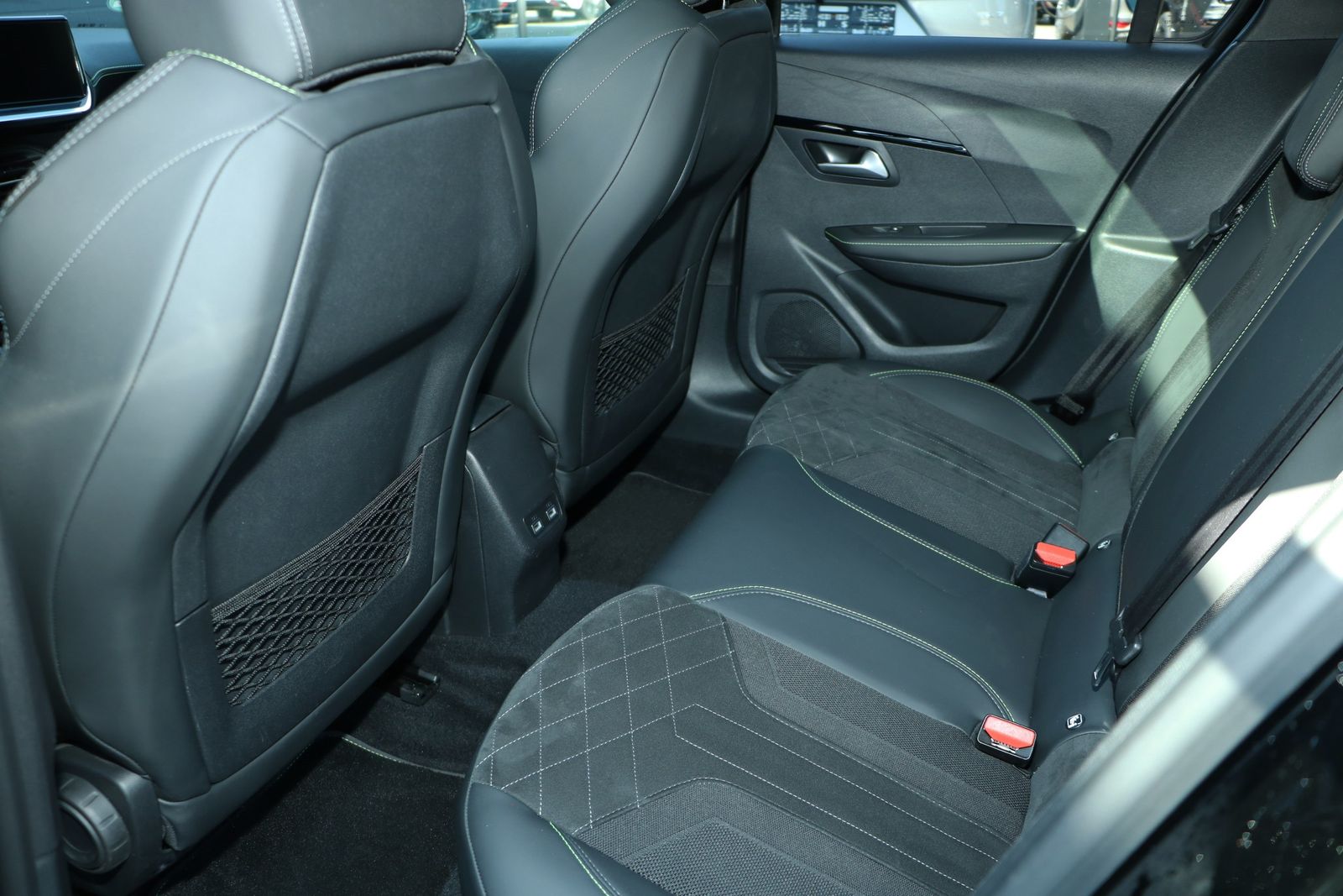 Peugeot E-208 E-GT Pack - Samsaru's Car Outlet