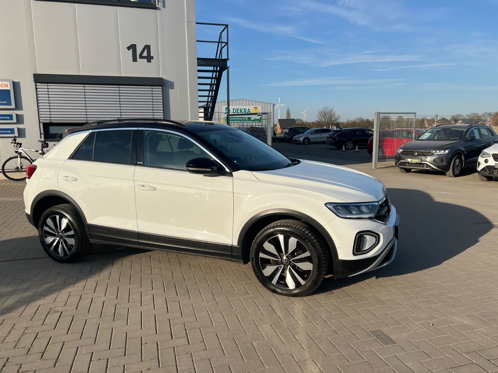 Volkswagen T-Roc 1.0 TSI Move - Samsaru's Car Outlet