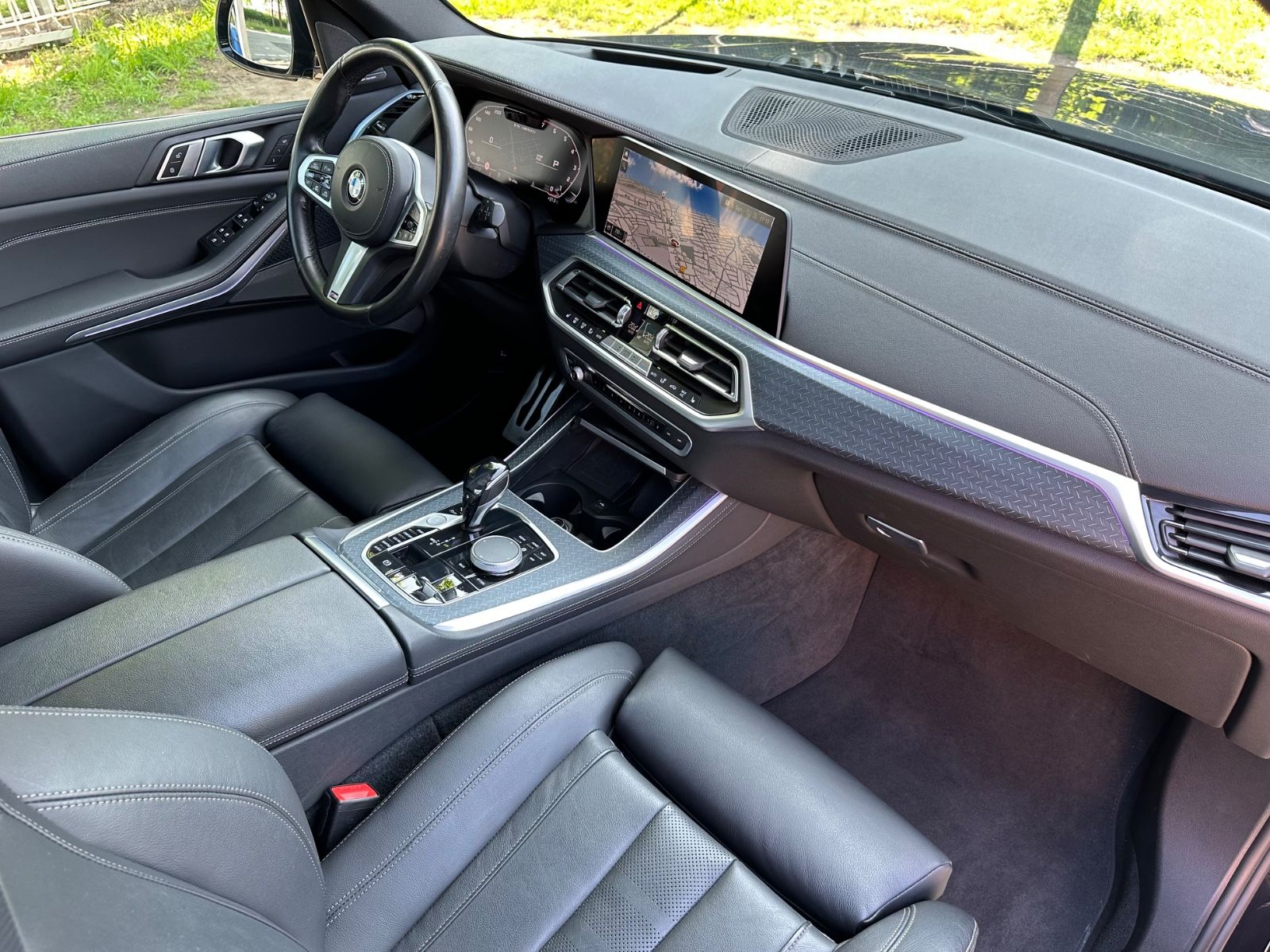 BMW X5 M50i SAG Navi Leder Panor. 360° Laser AHK 22"