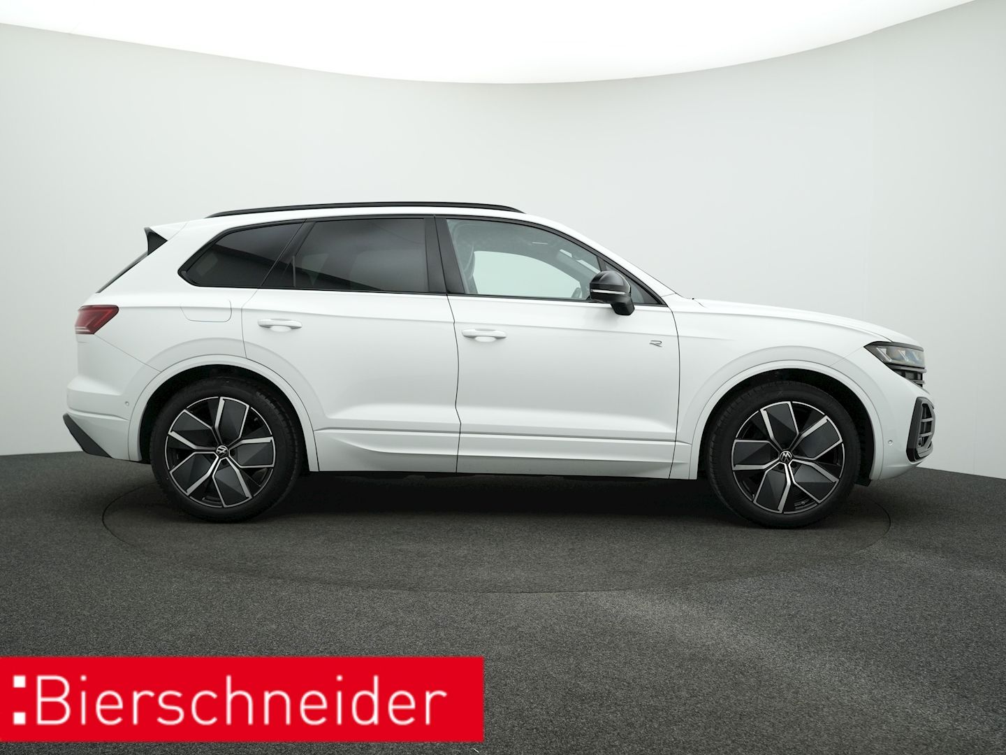 Volkswagen Touareg 3.0 TDI R-Line - Samsaru's Car Outlet