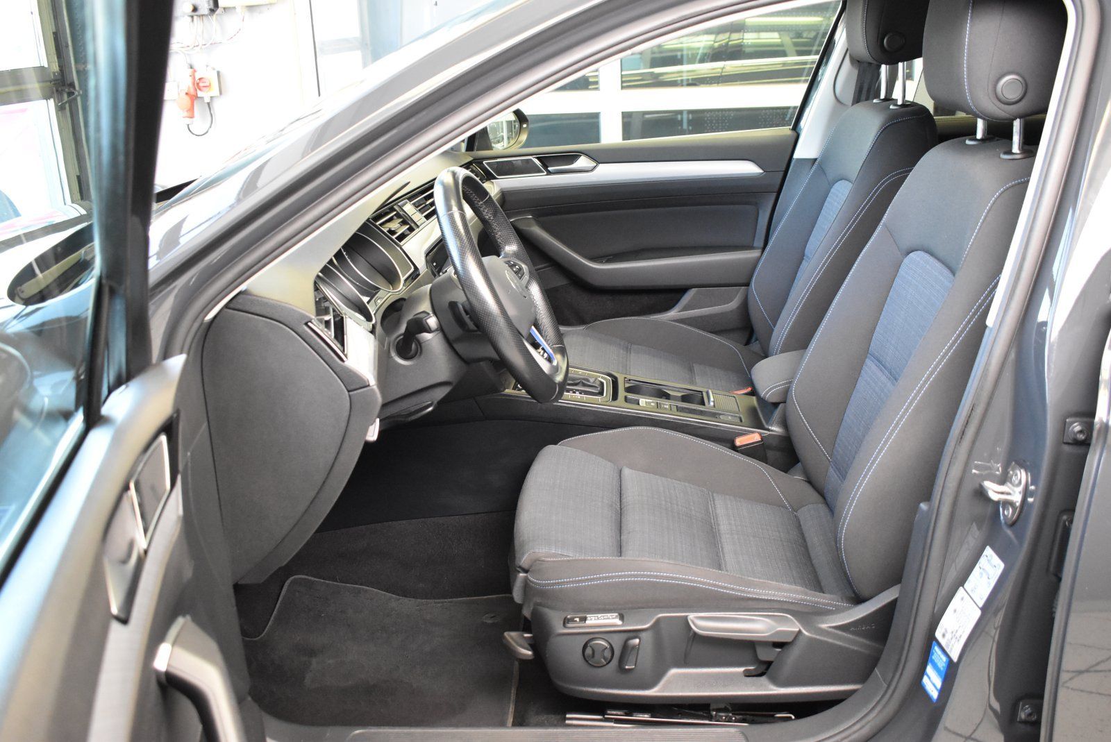 Volkswagen Passat Variant 1.4TSI Hybrid GTE DSG - Samsaru's Car Outlet