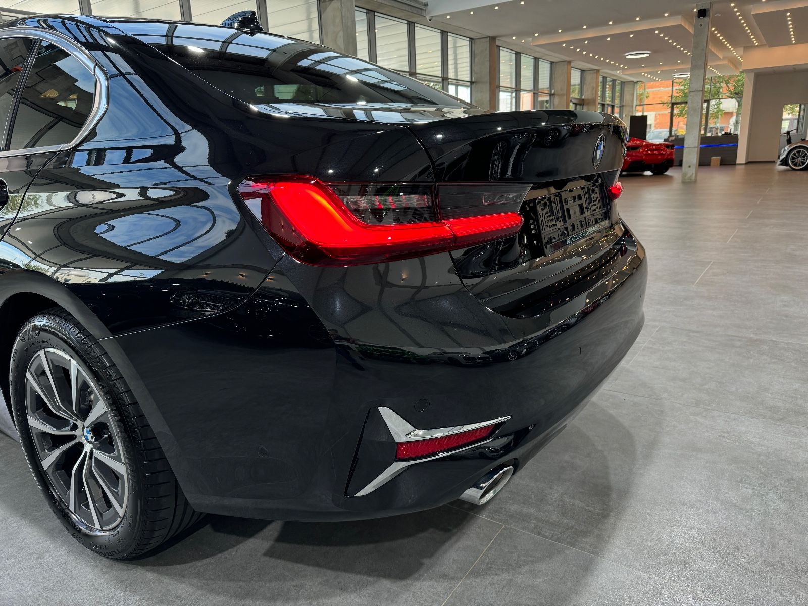 BMW 330 e Luxury Line Individual - Samsaru's Car Outlet