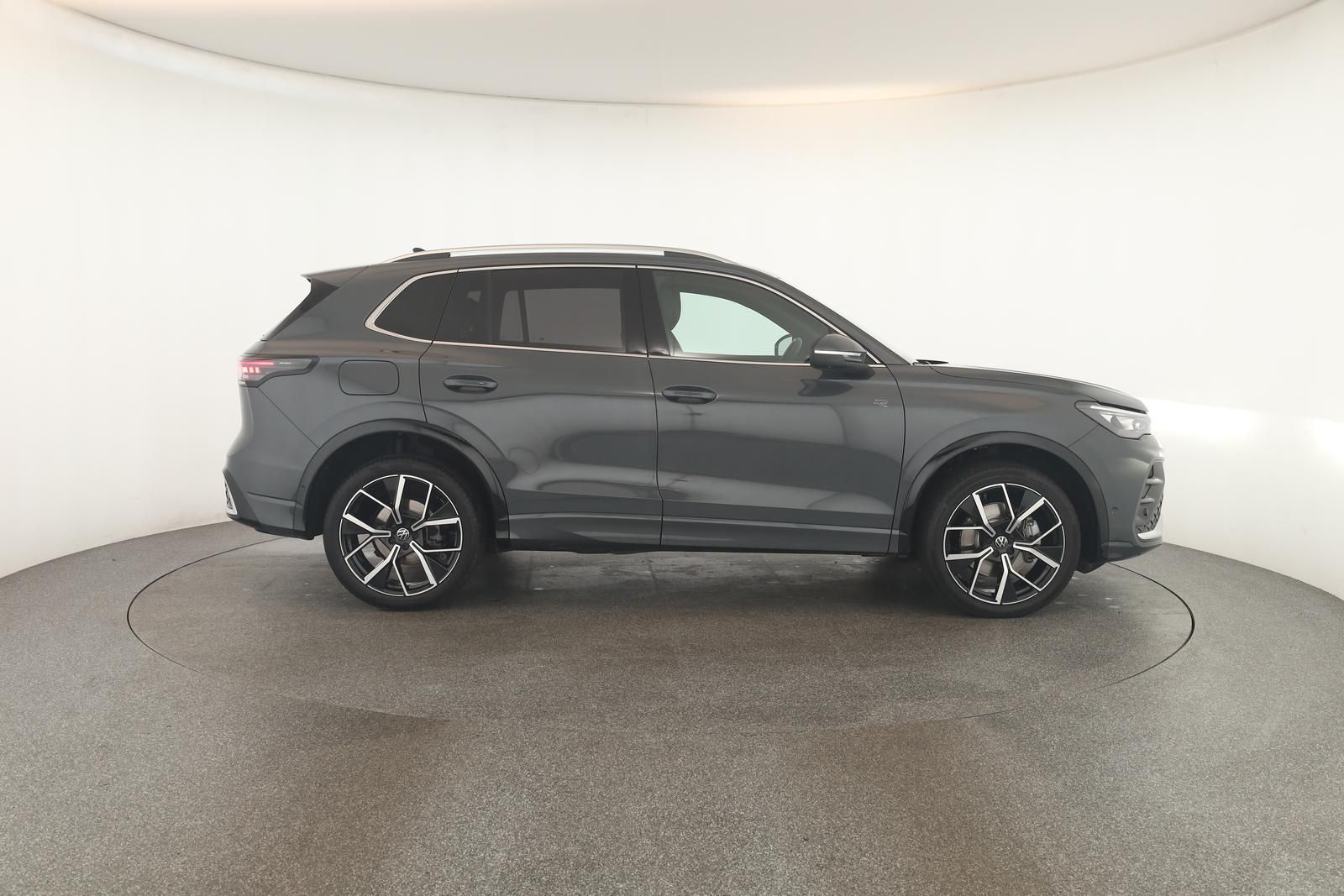 Volkswagen Tiguan 2.0 TDI 4M DSG R-Line Leder Pano Navi 360