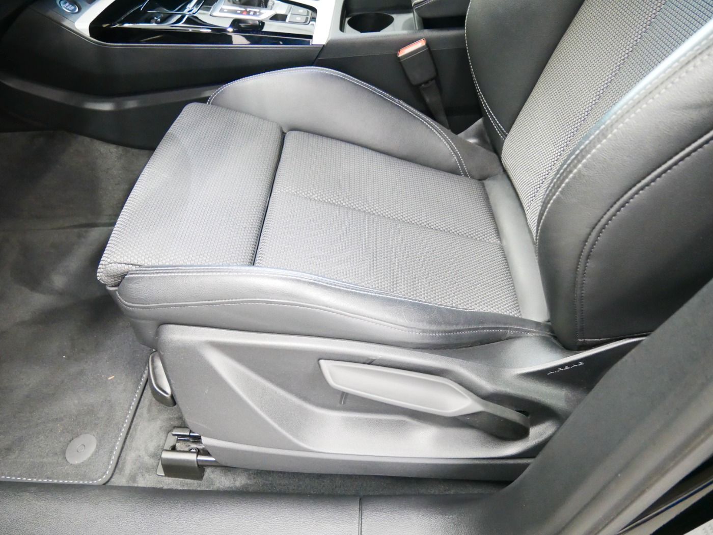 Audi Q5 40 TDI quattro S line - Samsaru's Car Outlet