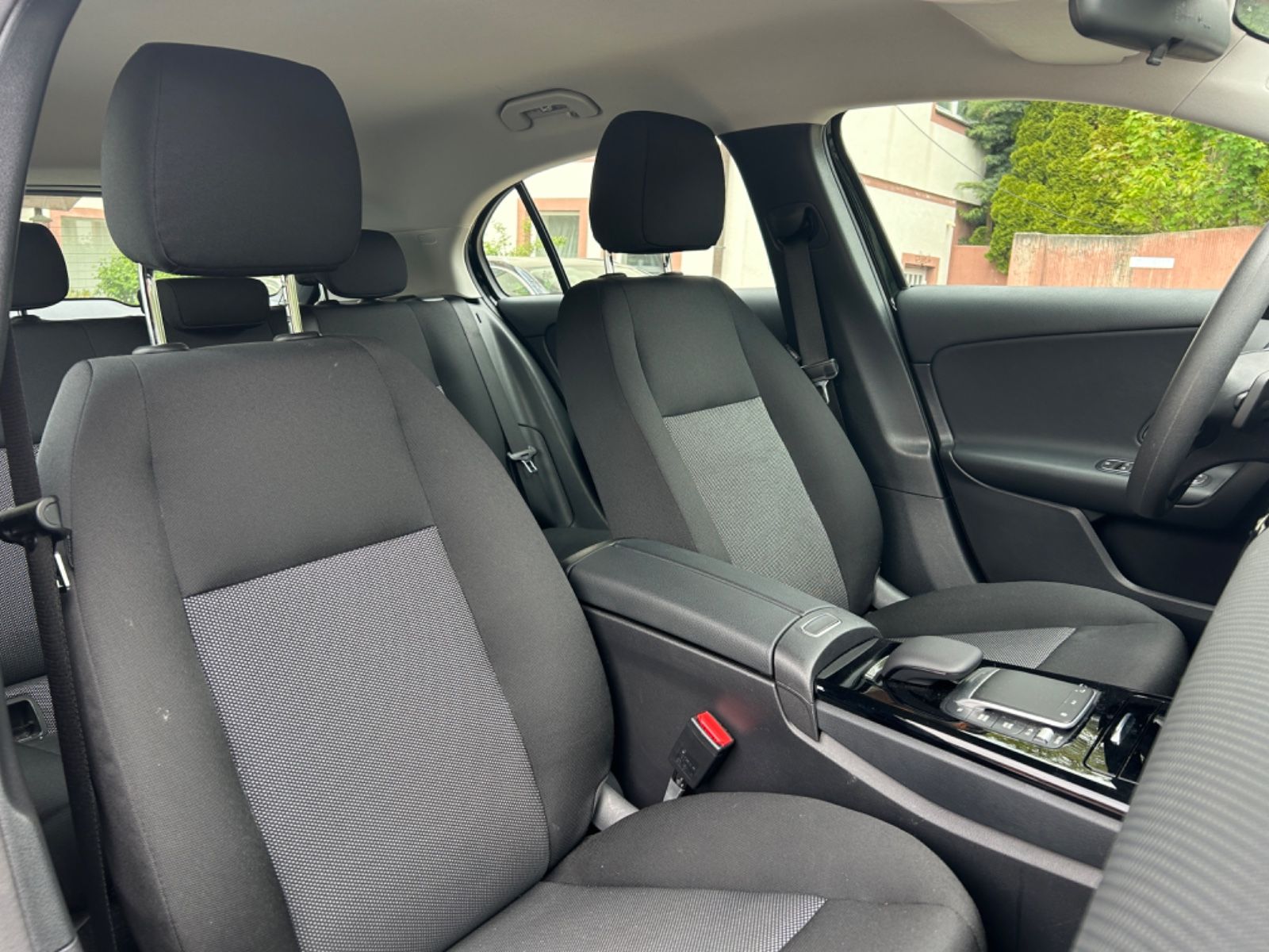 Mercedes-Benz A250e Business - Samsaru's Car Outlet