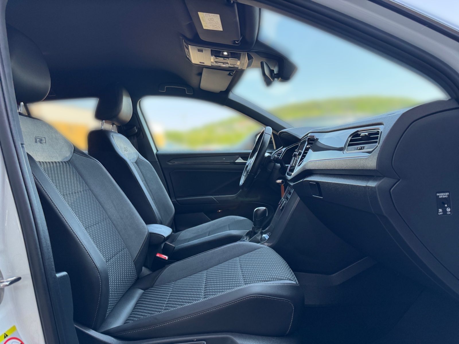 Volkswagen T-Roc 2.0TSI 4M R-LINE - Samsaru's Car Outlet