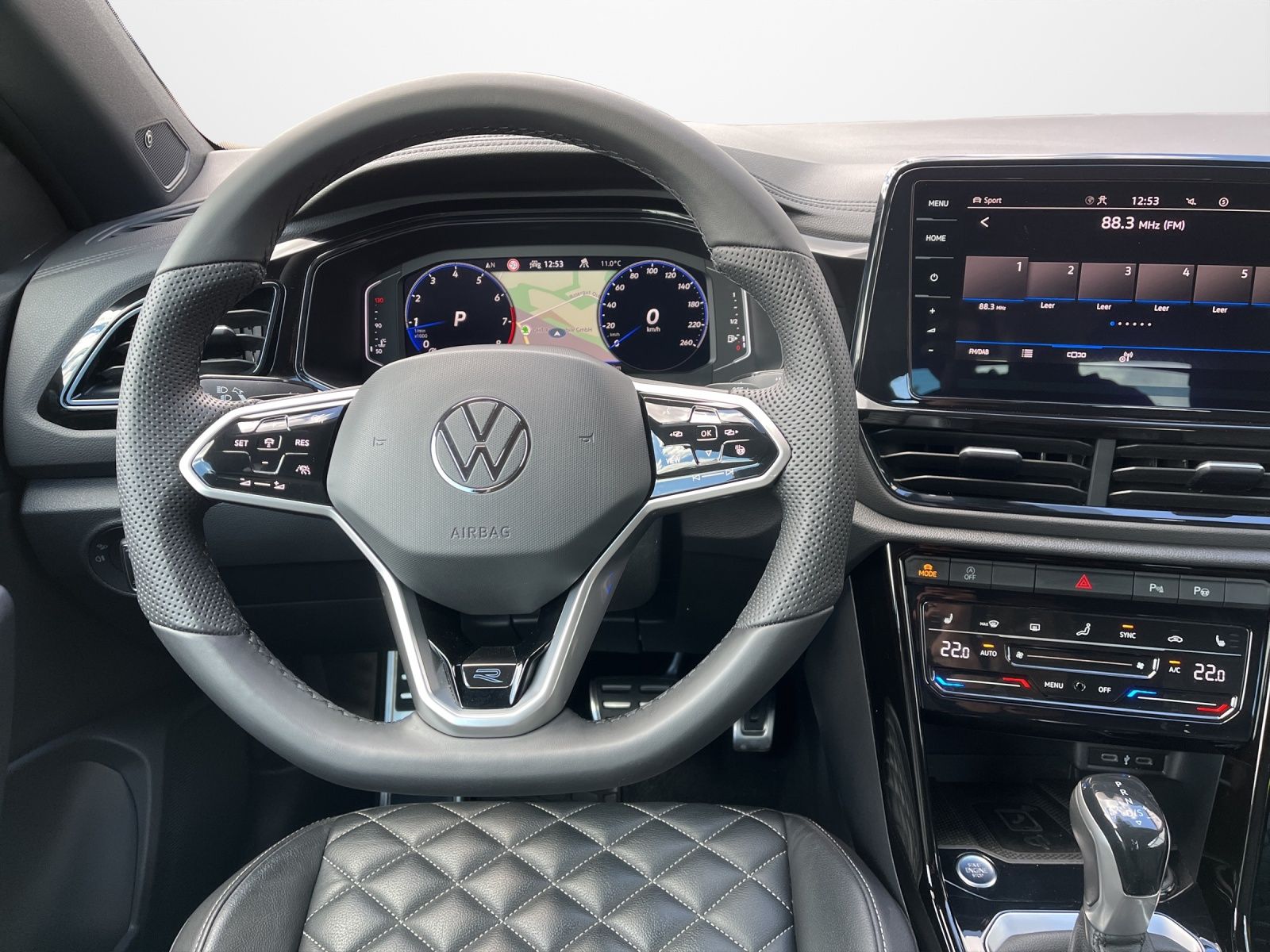 Volkswagen T-Roc 1.5 TSI DSG R-Line Black - Samsaru's Car Outlet