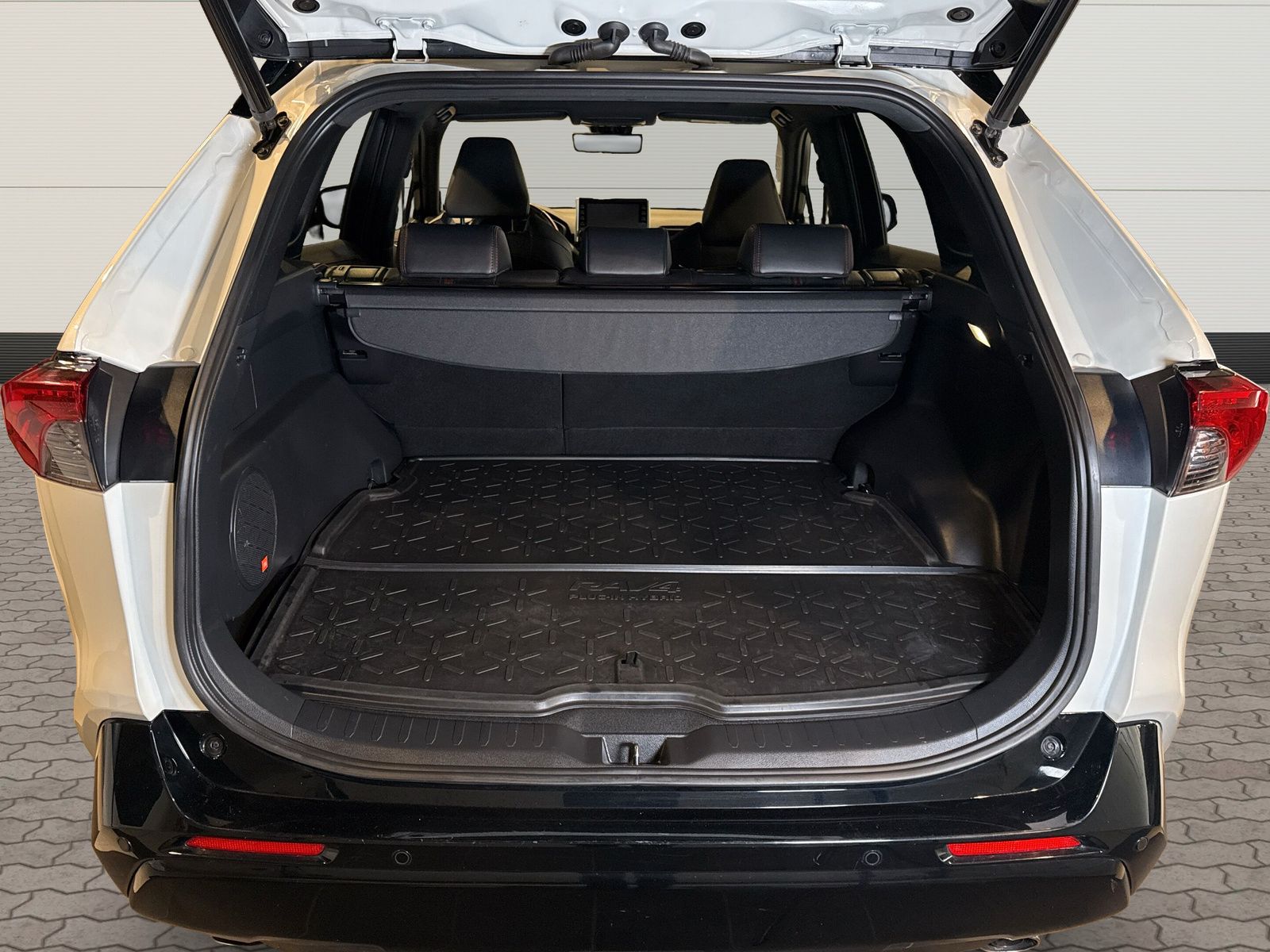 Toyota RAV4 2.5 Hybrid PlugIn Style - Samsaru's Car Outlet