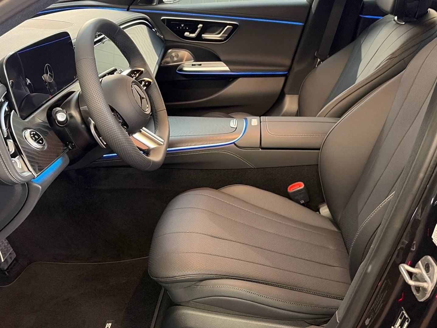 Mercedes-Benz E 220 d T AMG Night Pano 20" Burmester 360° AHK