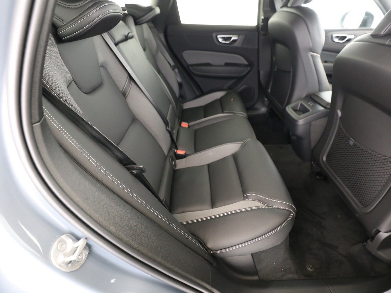 Volvo XC60 B4 Plus Dark 2WD - Samsaru's Car Outlet