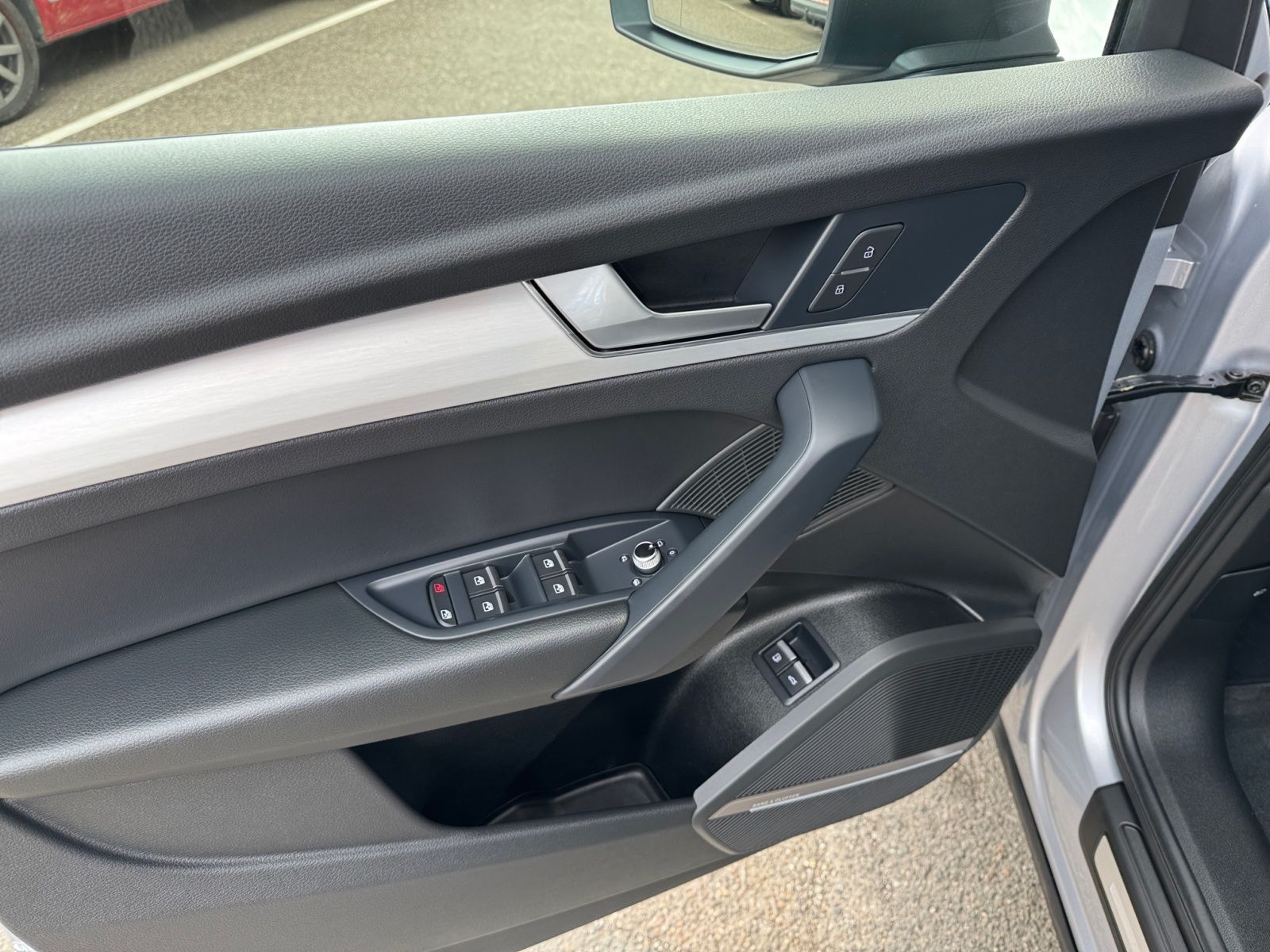 Audi Q5 S line 55TFSIe qu - Samsaru's Car Outlet