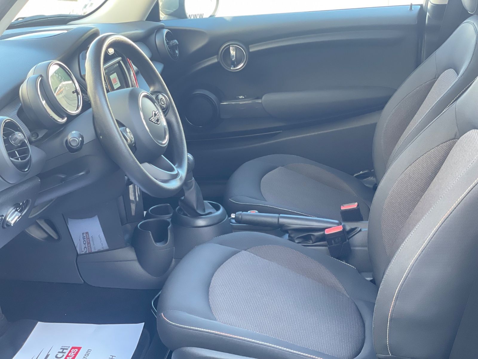 MINI Cooper - Samsaru's Car Outlet