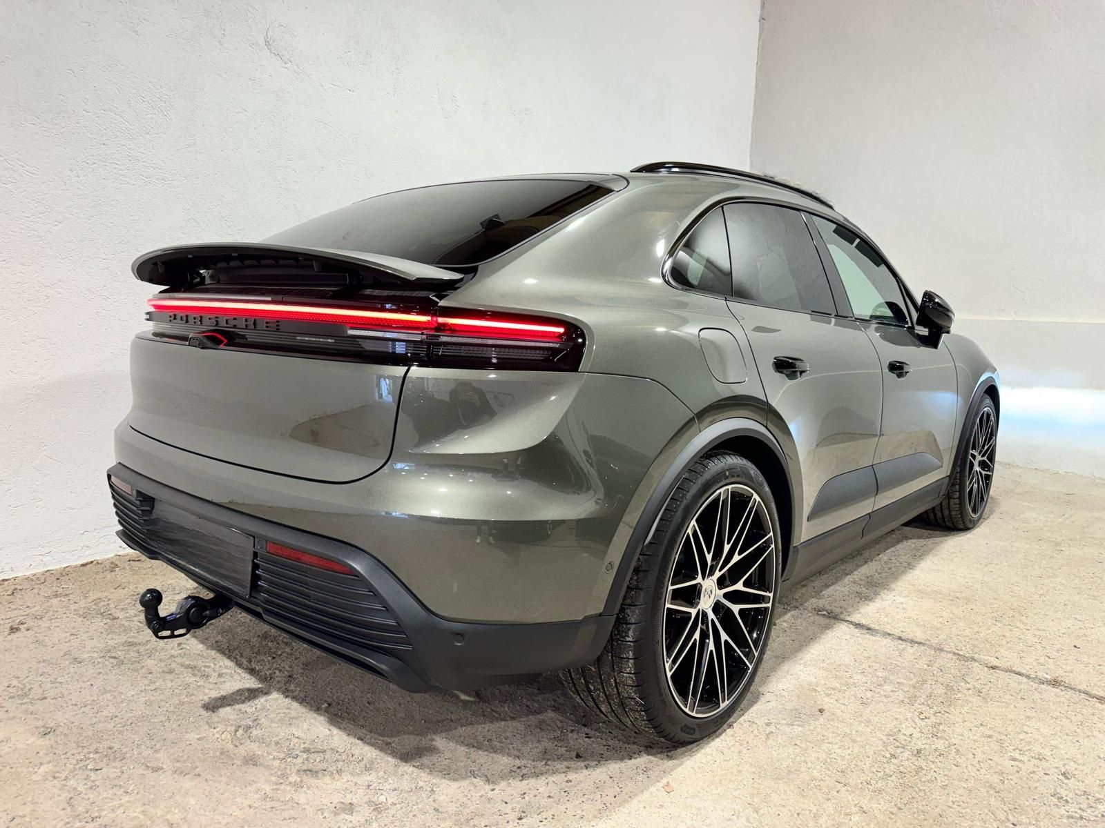Porsche Macan Electric - Samsaru's Car Outlet