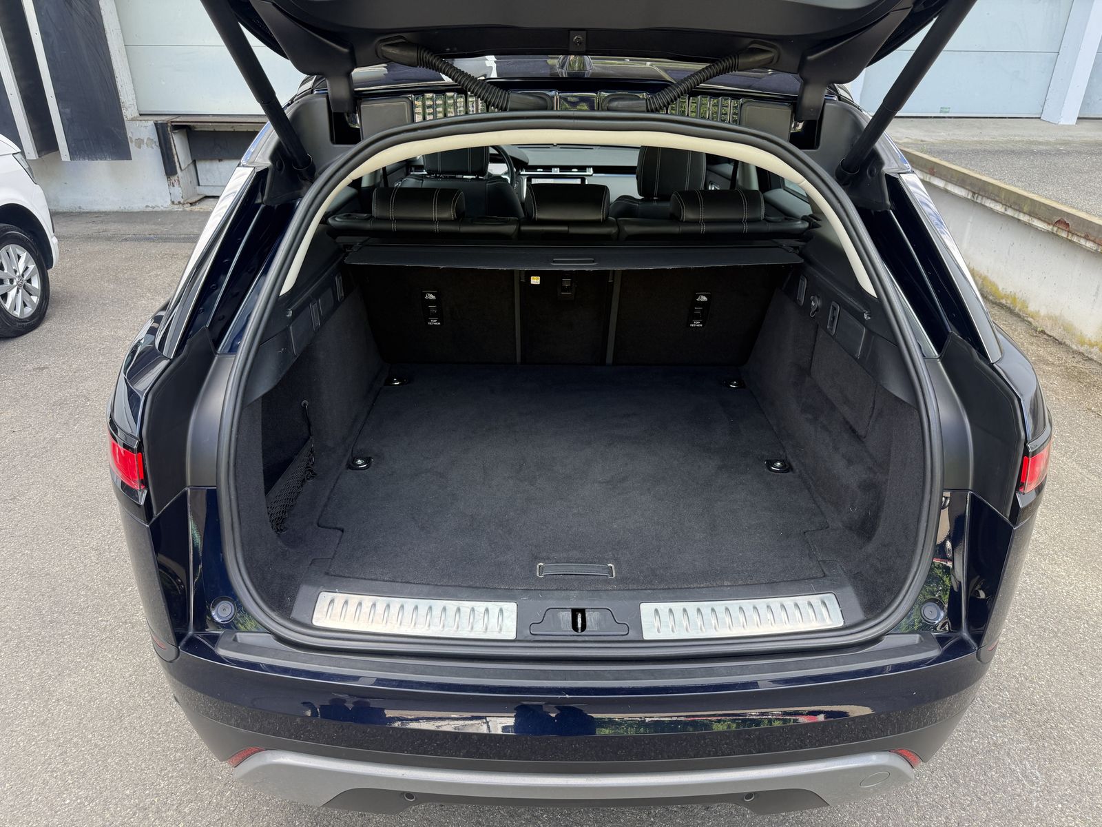 Range Rover Velar P400 - Samsaru's Car Outlet