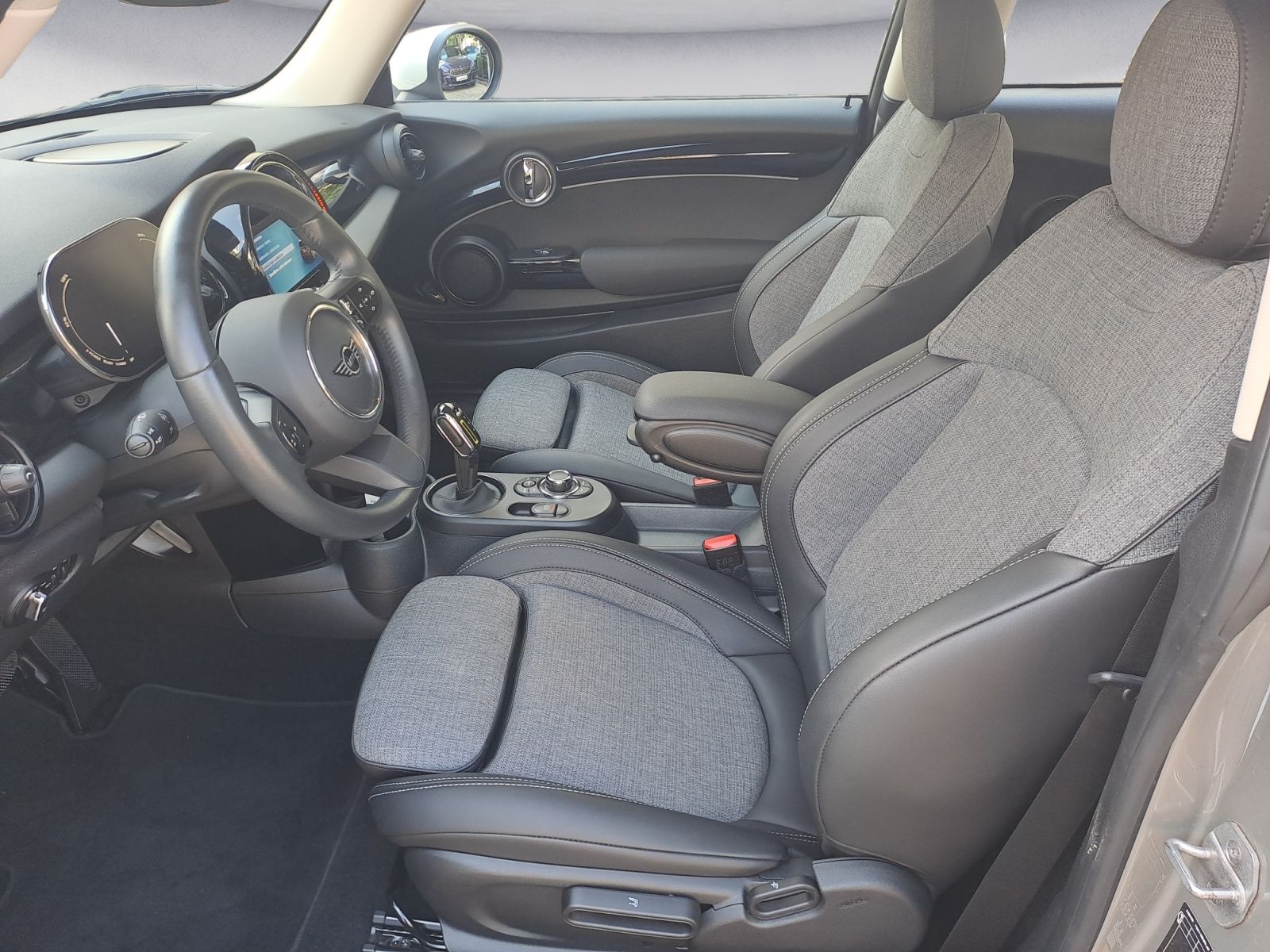 MINI Cooper SE Classic - Samsaru's Car Outlet