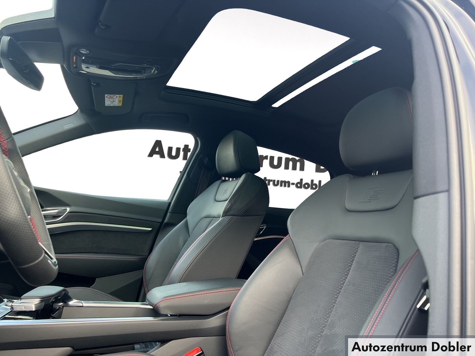 Audi Q8 Sportback e-tron S line 55 AHK Glasdach Navi