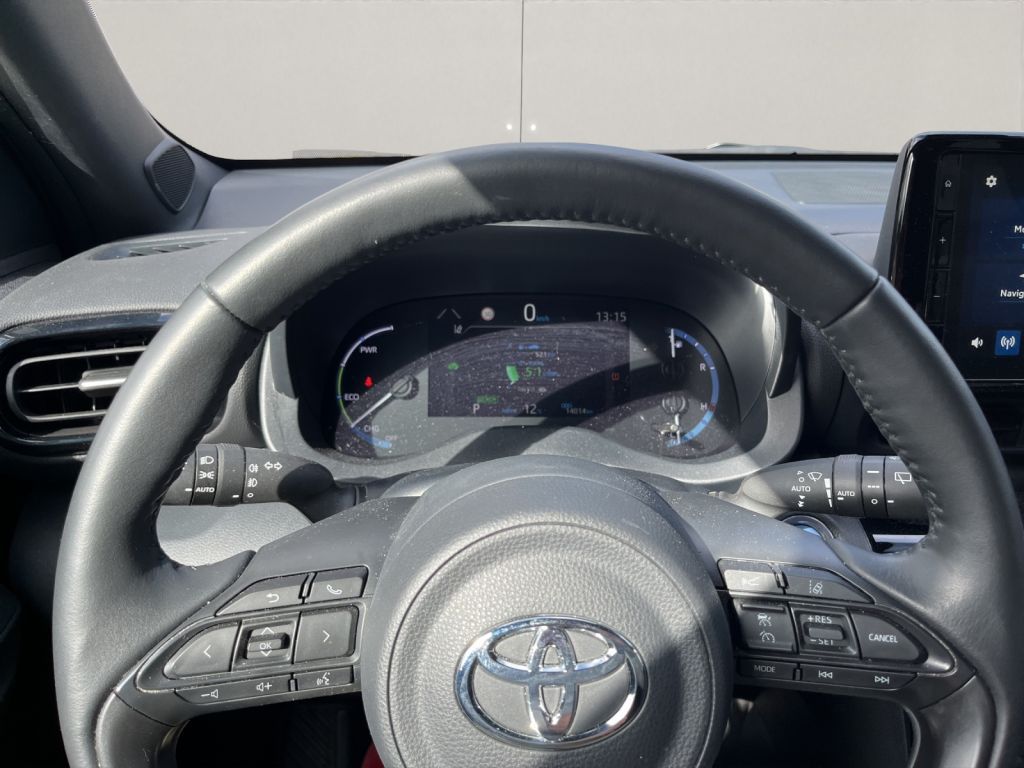 Toyota Yaris Cross Hybrid 1.5 VVT-i Team D 15 Jahre Gar