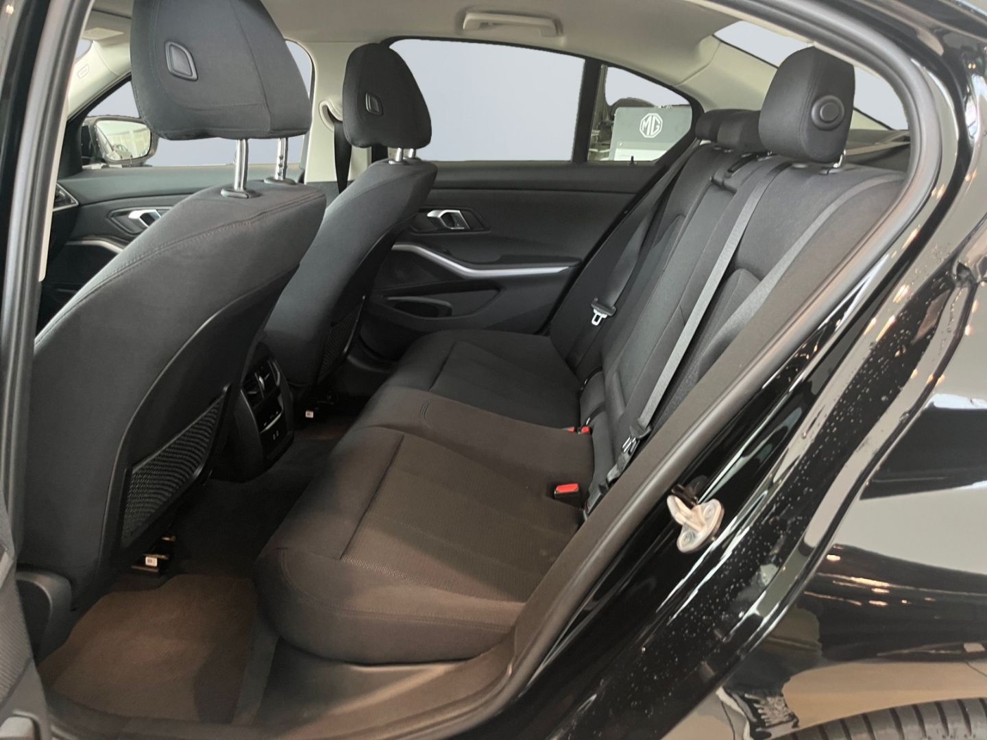 BMW 330 e Advantage - Samsaru's Car Outlet