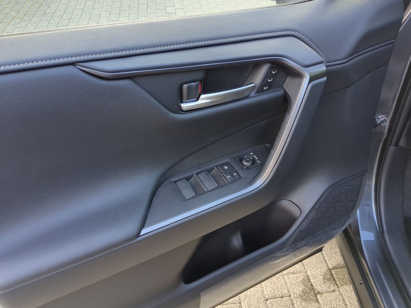 Toyota RAV 4 Plug-in Hybrid 2.5 VVT-i - Samsaru's Car Outlet