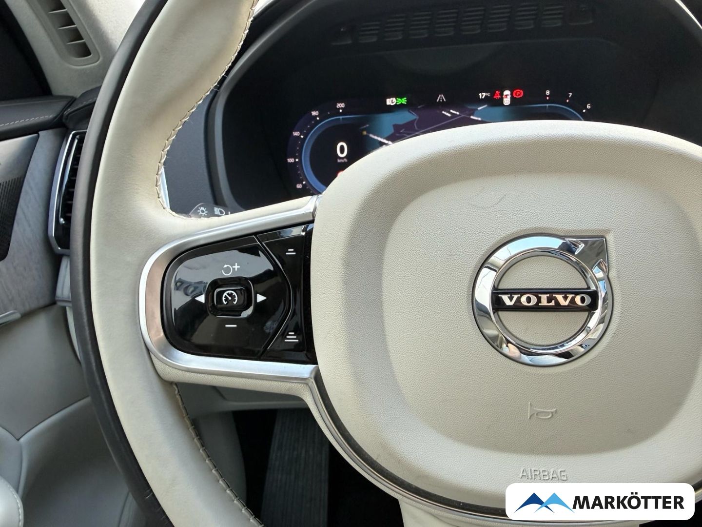 Volvo XC90 B5 AWD Ultimate Dark 7-Sitz. AHK/ACC/360°