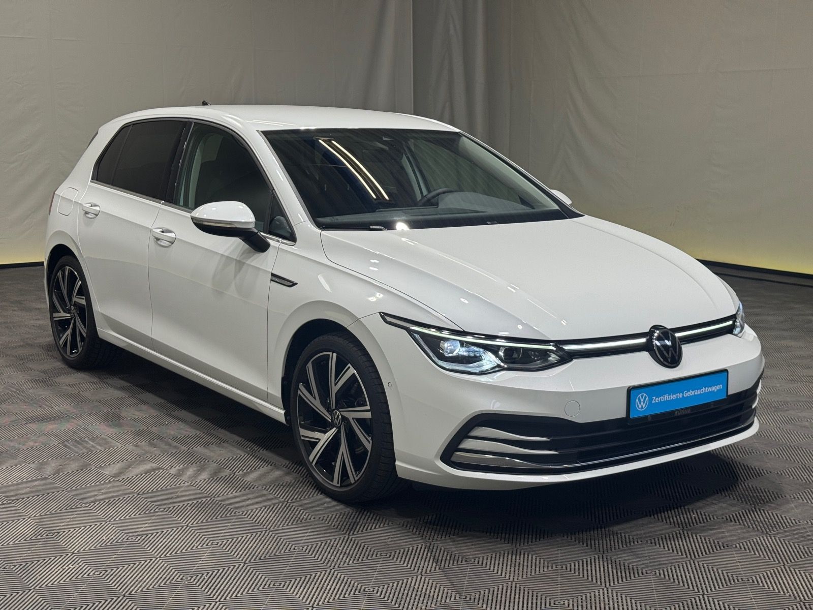 Volkswagen Golf Style 2.0 TDI DSG - Samsaru's Car Outlet