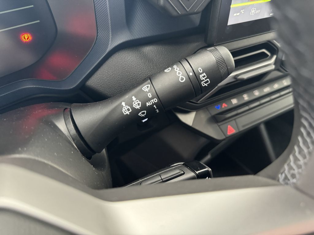 Dacia Duster Neuer Journey TCe130 - Samsaru's Car Outlet