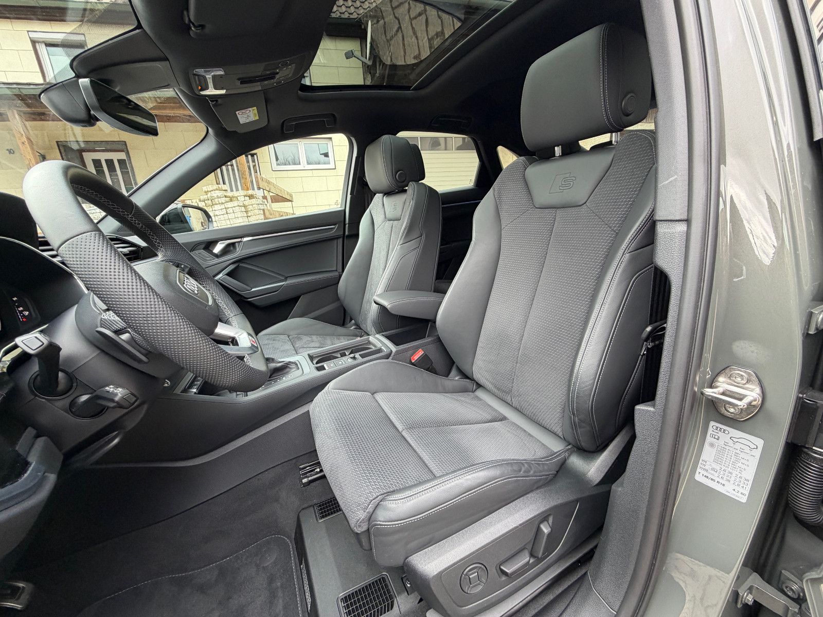 Audi Q3 Sportback 40 TFSI quattro S line, fast VOLL