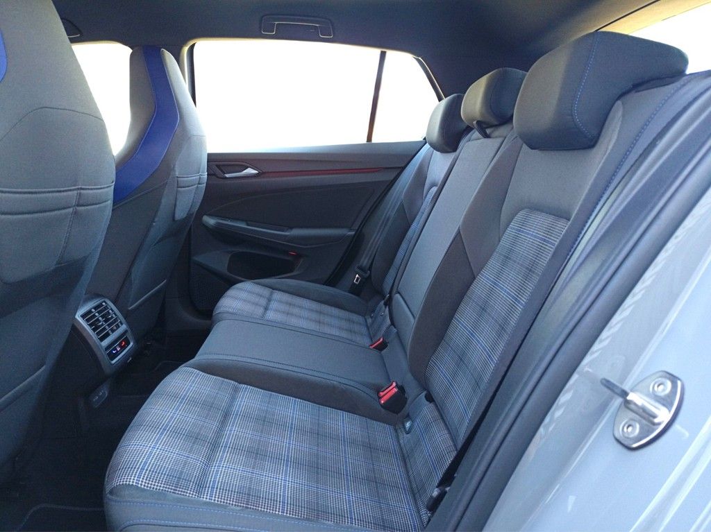 Volkswagen Golf VIII e-Hybrid 1.4 TSI DSG GTE - Samsaru's Car Outlet