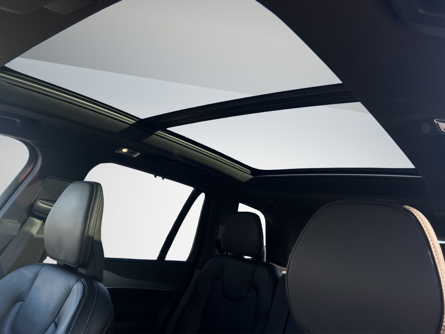 Volvo XC90 B5 D AWD R-Design 4ZKlima MassageSitze
