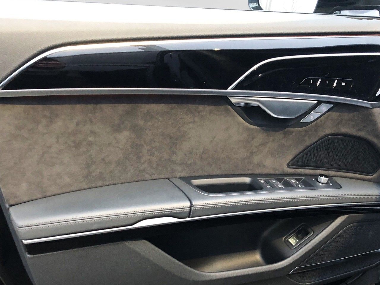 Audi A8 60TFSI quattro tiptronic - Samsaru's Car Outlet