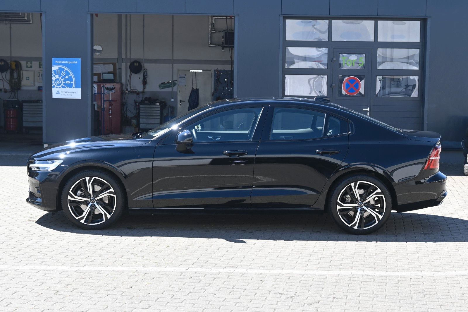 Volvo S60 B4 Plus Dark*LED*PANO*STHZ*H&K*360*QI*19"