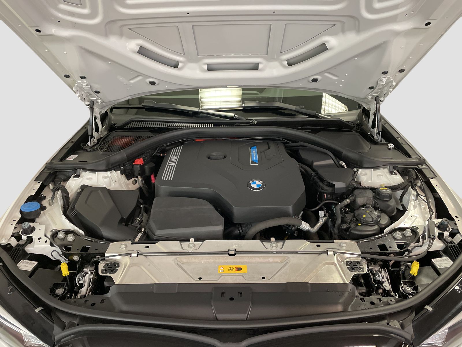 BMW 320e Limousine M Sport - Samsaru's Car Outlet