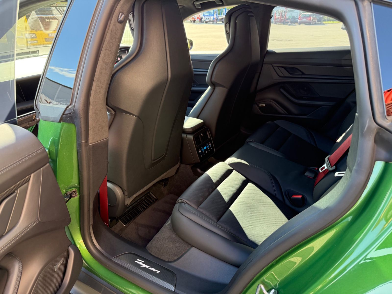 Porsche TAYCAN 4S RHD RECHTSLENKER, PANO, BOSE