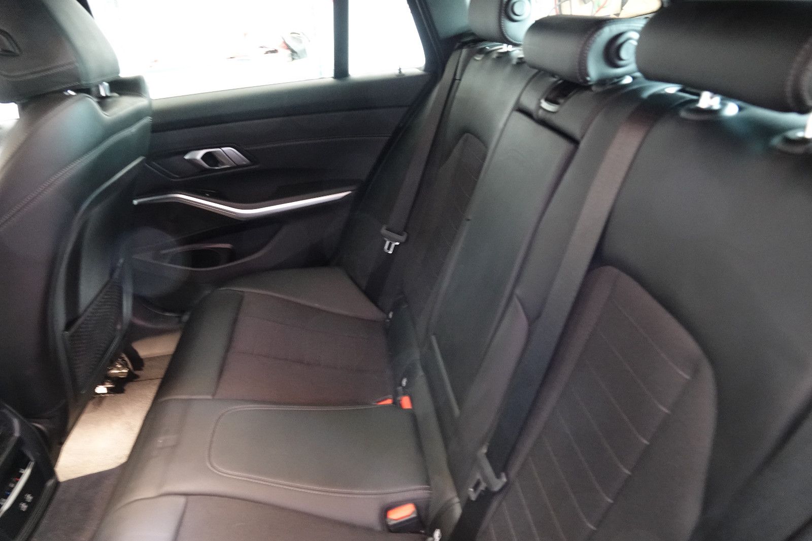 BMW 330e xDrive Touring Sport-Line - Samsaru's Car Outlet