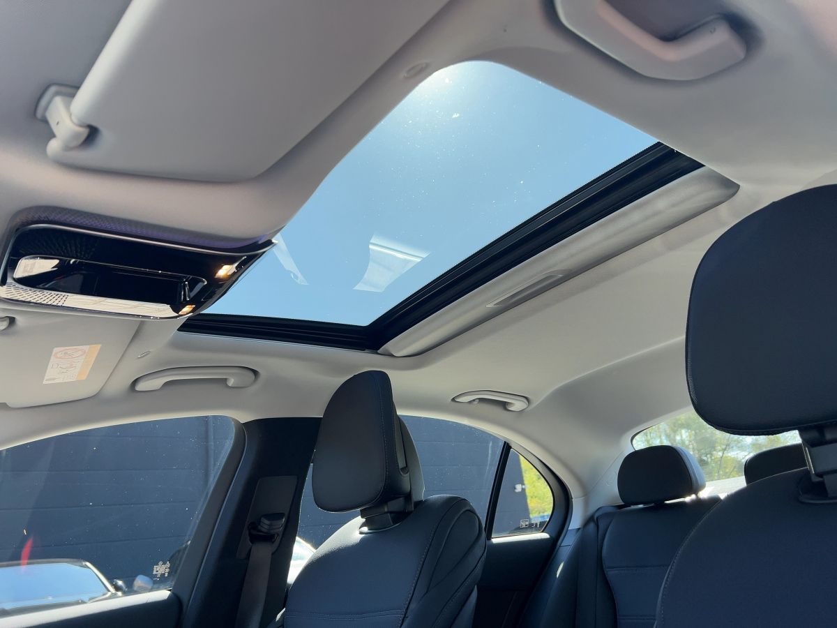 Mercedes-Benz C 300 e AMG Line - Samsaru's Car Outlet