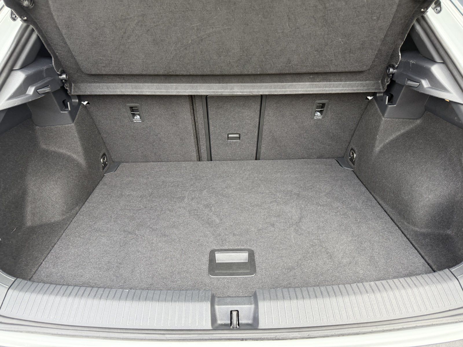 Volkswagen T-Roc 2.0 TDI R-Line - Samsaru's Car Outlet