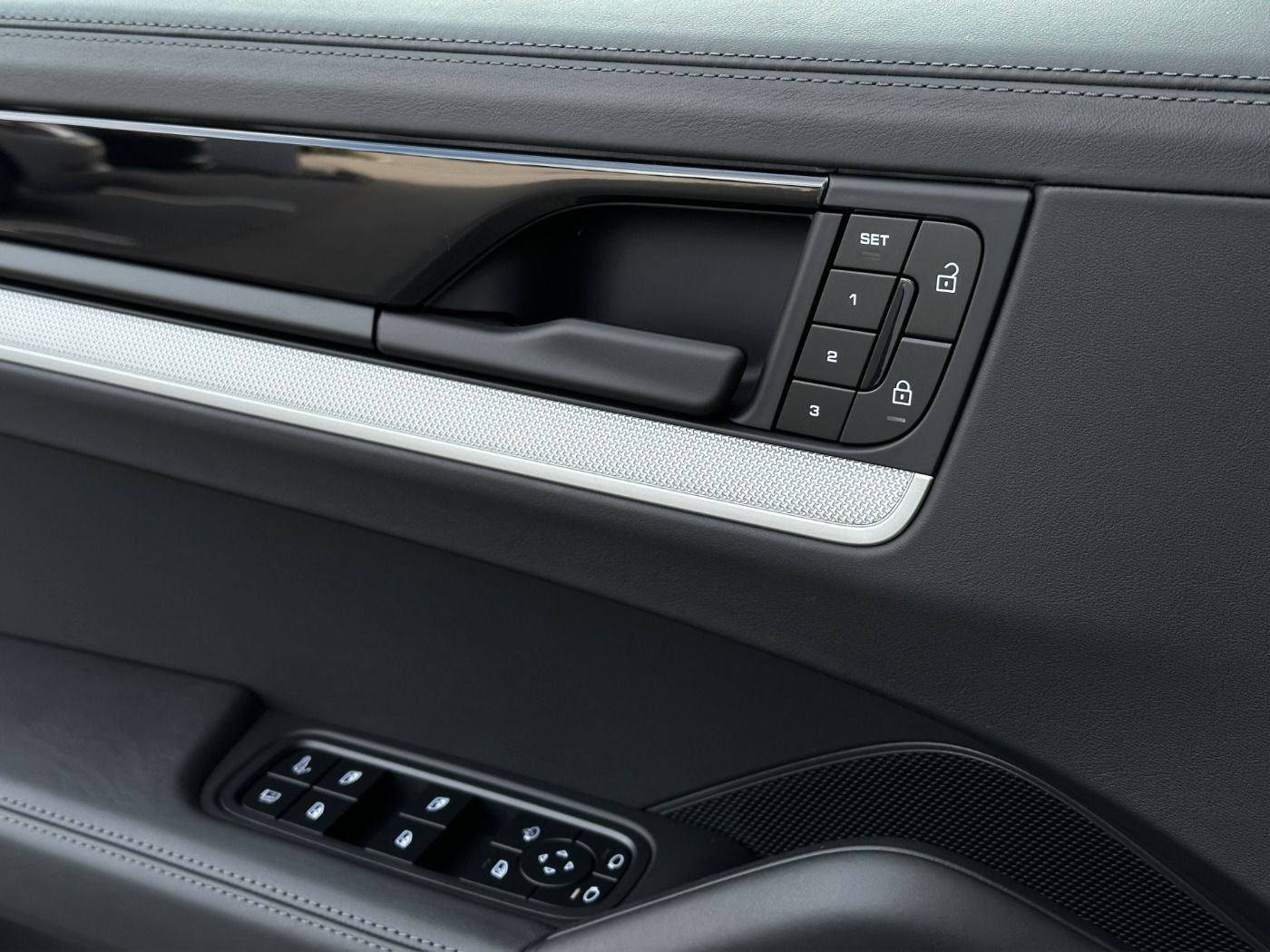 Porsche Cayenne E-Hybrid PANO Luftfederung BOSE 360°