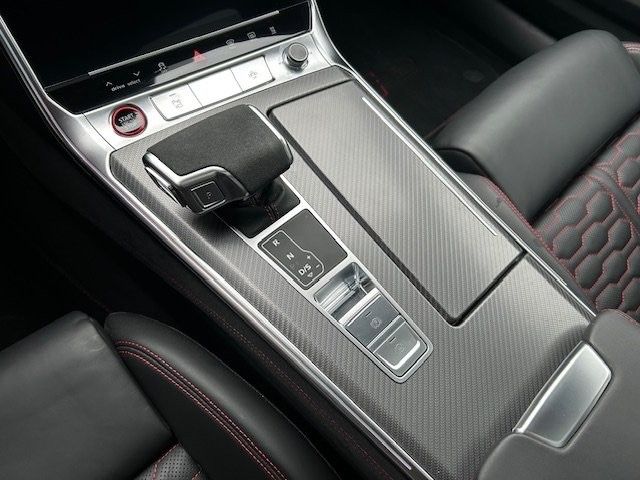 Audi RS6 Performance/Black-Red/22"/Pano/B&O