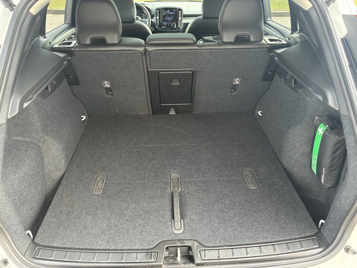 Volvo XC40 B4 Ultra Dark Memory inkl. Winterräder
