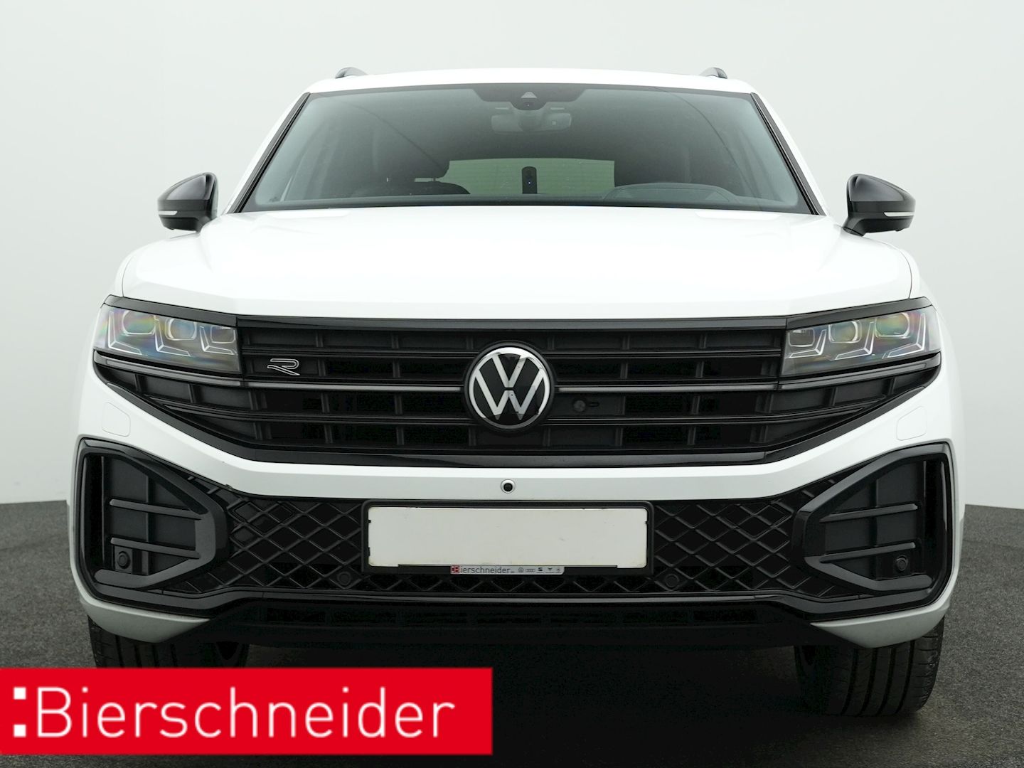 Volkswagen Touareg 3.0 TDI R-line Black - Samsaru's Car Outlet