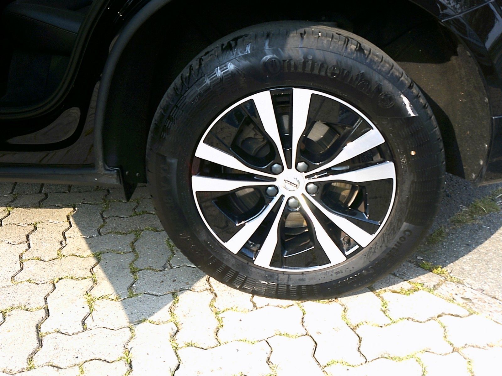 Volvo XC60 Momentum Pro 2WD - Samsaru's Car Outlet