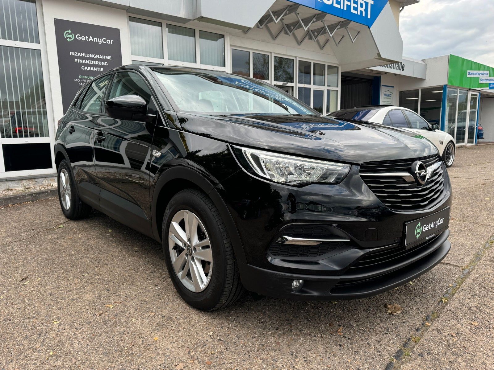 Opel Grandland Business Edition - Samsaru's Car Outlet