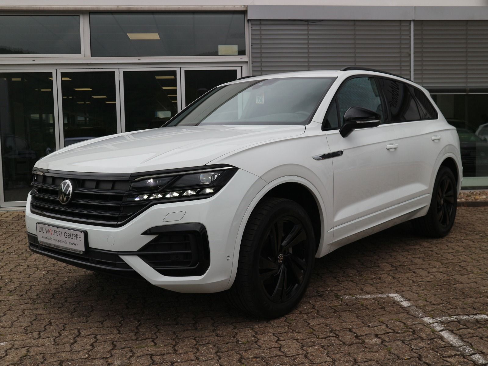 Volkswagen Touareg 3.0 V6 TDI R-Line 4Motion - Samsaru's Car Outlet
